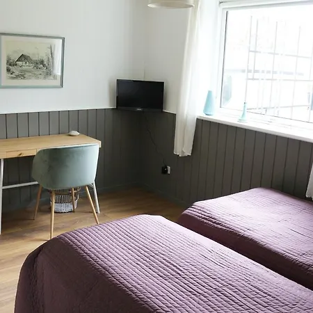 Midtgolf Bed And Kitchen